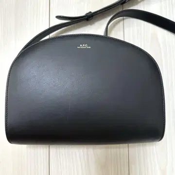 아페쎄 하프문 백 블랙 가죽 사용감 있음 즉시 구매 OK