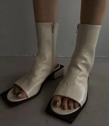 메디 스쿠프 아웃 숏 부츠