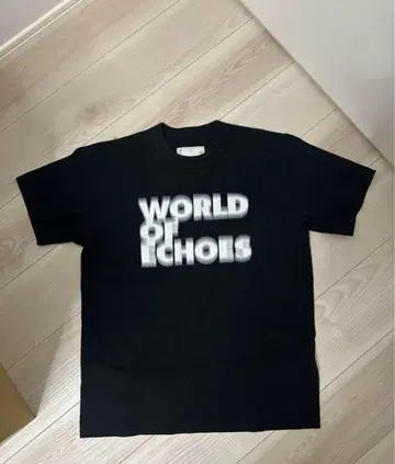 sacai WORLD OF ECHOES 그래픽 티셔츠 블랙