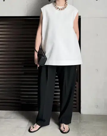 LOHEN 하이 카운트 더블 크로스 슬리브리스 블라우스 WHITE