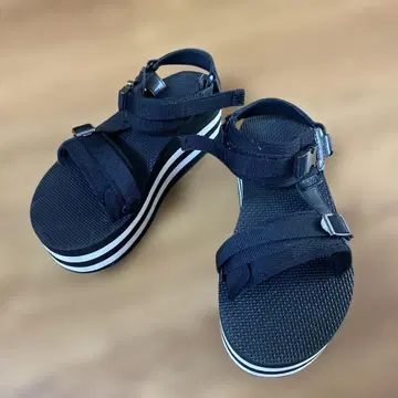 x-girl Teva 콜라보 통굽 샌들 24cm