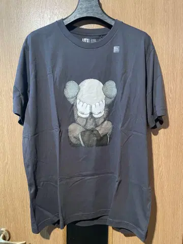 KAWS UT XXL 셔츠