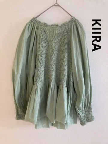 새상품급 KiiRA 스모킹 백 오픈 블라우스 긴팔 론 헤르만 그린