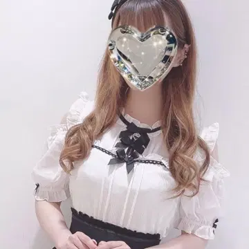 리즈리사 어깨 트임 3단 리본 상의 오프숄더 상의