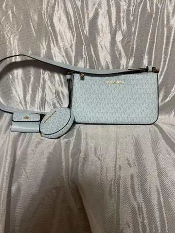 MICHAEL KORS 라이트 블루 숄더백
