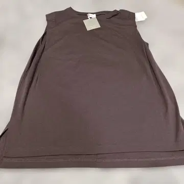 유나이티드 애로우즈.GIZA SILK.다크 브라운 민소매.새상품