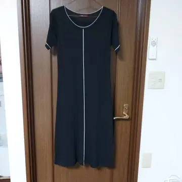 쿨 카레안 블랙 니트 원피스 반팔