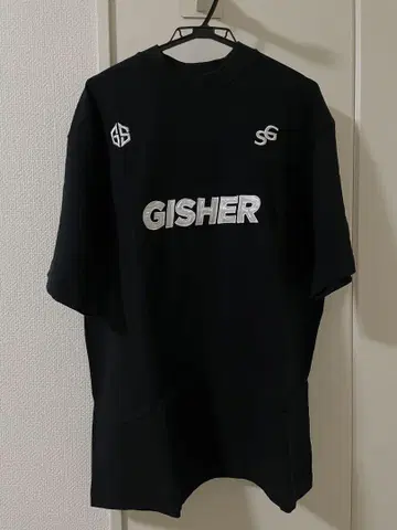 GISHER FOOTBALL TEE BLACK