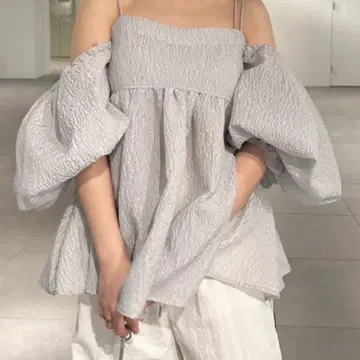 Lily Brown 릴리 브라운 3way 시어 자카드 페플럼 블라우스