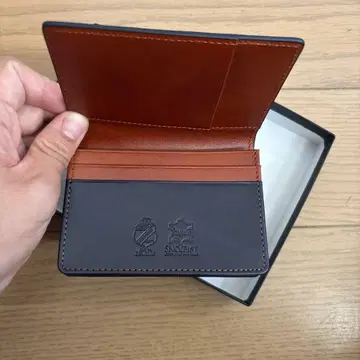 가죽 명함지갑 네이비와 브라운