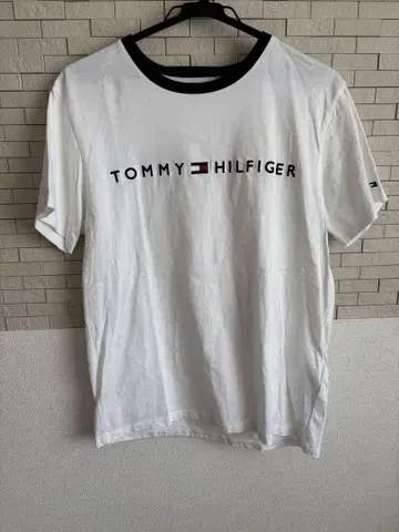 TOMMY HILFIGER 화이트 티셔츠 M 사이즈