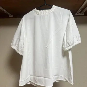 S.T. CLOSET 화이트 반팔 블라우스