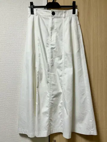 화이트 플레어 스커트