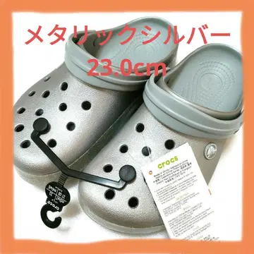 crocs 실버 메탈릭 클로그 샌들