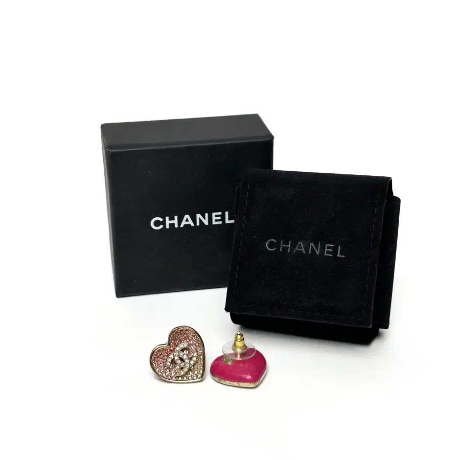 25A キュートなハート♪ CHANEL ゴールドピアス CCロゴ ハート ゴールド（金色）系 CHANEL(シャネル) ピアス(レディース