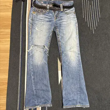 TRUE RELIGION 데님 팬츠 io 착용 브랜드