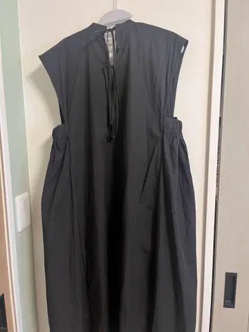 ZARA 블랙 슬리브리스 원피스