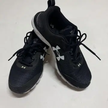언더아머 스니커즈 28.5cm