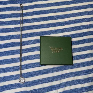 Younger Song 코인형 목걸이