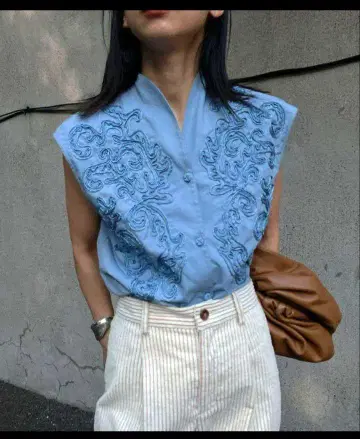 Ameri CODE EMBROIDERY TOP