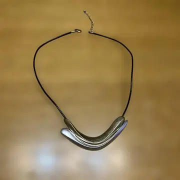 모던 실버 목걸이