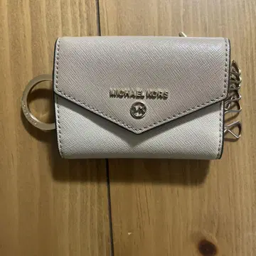 MICHAEL KORS 베이지 키케이스