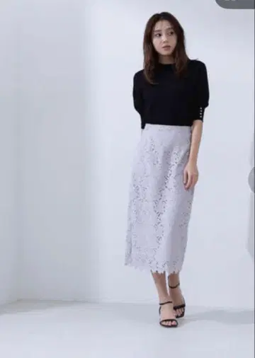 미사용 새상품 내추럴 뷰티 베이직 플라워 레이스 타이트 스커트