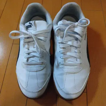 Puma 화이트 블랙 스니커즈