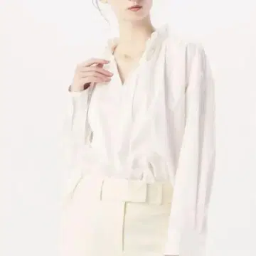 하이카운트 새틴 넥 프릴 블라우스 볼지