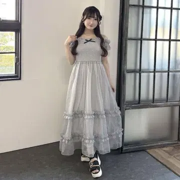 evelyn 도트 프릴 오프숄더 원피스 아이스 그레이