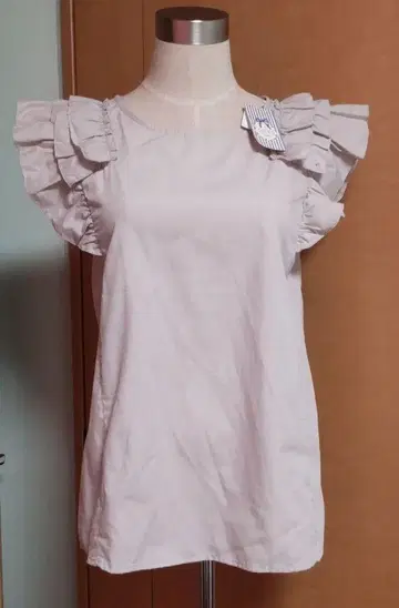 택 포함 새상품 toco closet 프릴 소매 탑