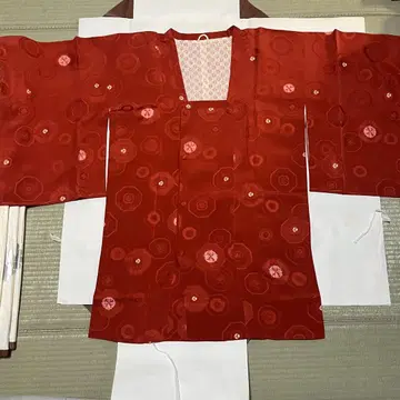 빨간색 꽃무늬 겉옷