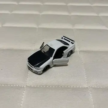 토미카 NISSAN 스카이라인 GT-R R34