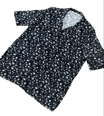 자라(ZARA) 올 패턴 반팔 셔츠 블랙 계열