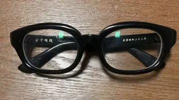 금자안경 검은색 테두리