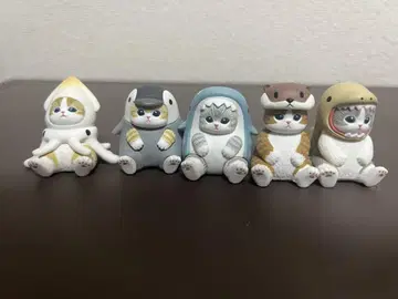 앉아있는 모푸산과 바다 생물 고양이 세트
