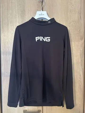 핑 블랙 긴팔 하이넥 셔츠