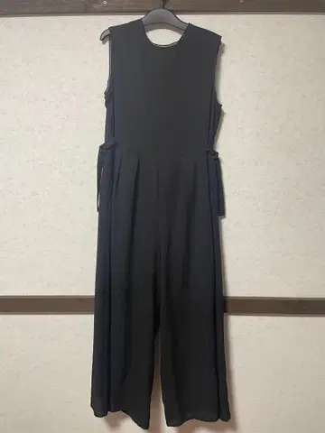 블랙 슬리브리스 올인원