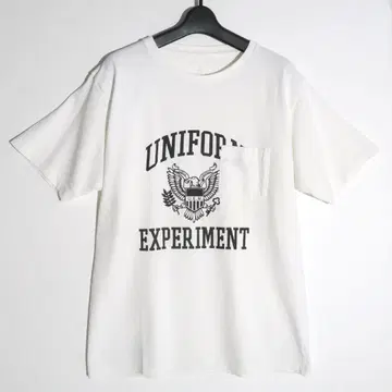 일관된 실험 UEN EAGLE 포켓 티셔츠
