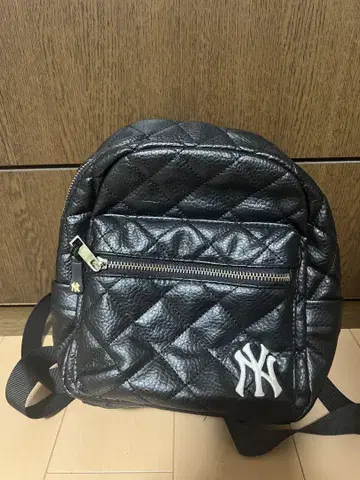 NEW ERA 블랙 퀼팅 백