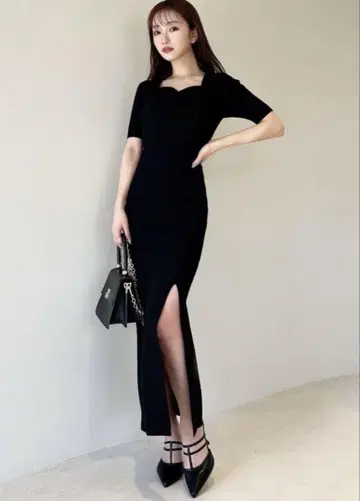 리젝시 하트 넥 타이트 니트 원피스