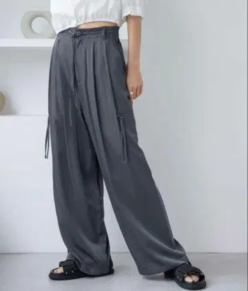 지나시스 ZIP 포켓 새틴 팬츠