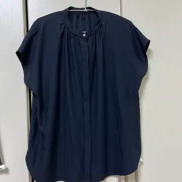 새상품 23구 블라우스 네이비