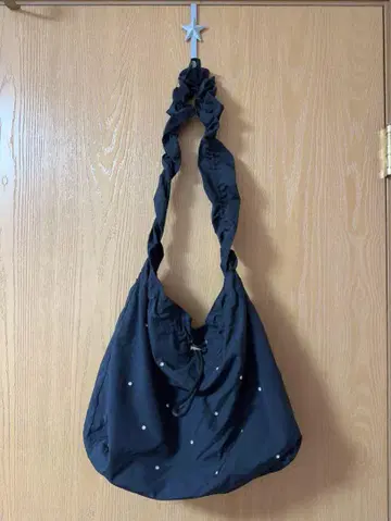 블랙 토트백 드로우 스트링 포함