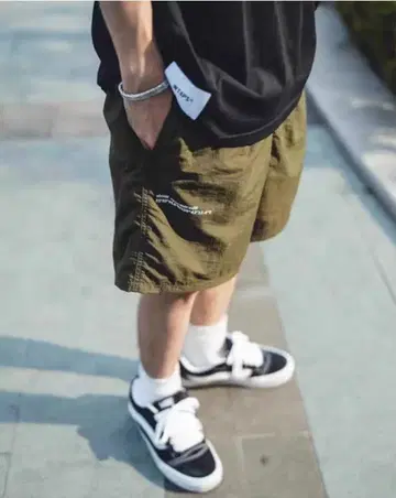 XL 올리브색 자수 로고 이지 숏팬츠