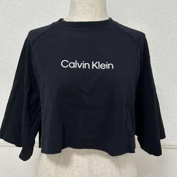 Calvin Klein 캘빈클라인 티셔츠 크롭 길이 로고 블랙