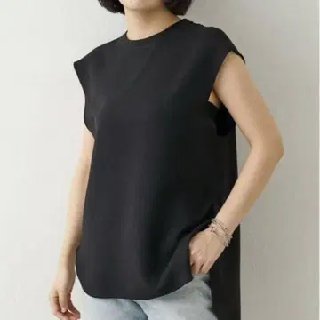 새상품급 윔 가젯 V가젯 슬리브리스 풀오버 블랙