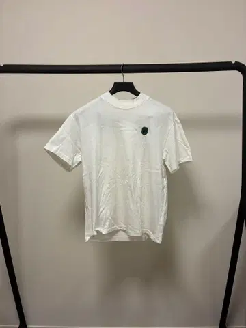 PUMA 화이트 티셔츠 모크넥