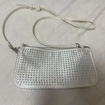 스터드 장식 화이트 백 ZARA
