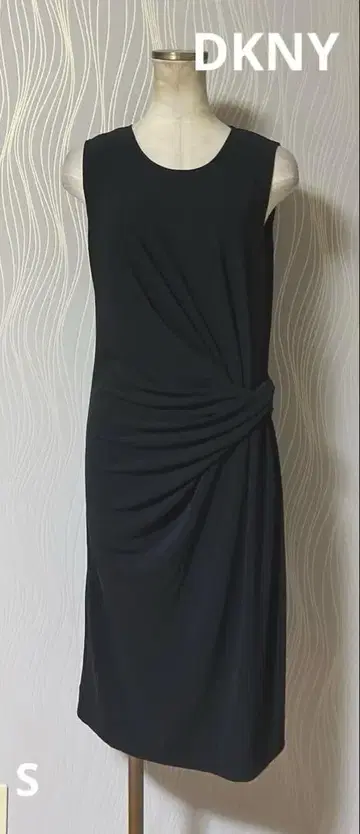 DKNY 슬리브리스 드레이프 원피스